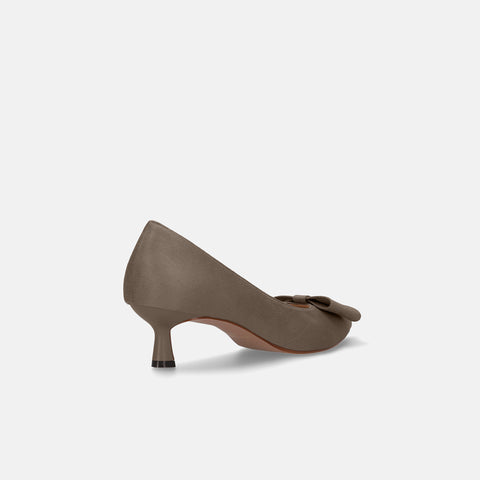 2025AW:スクエアリボン パンプス(m45010)グレージュS/mamian(マミアン)