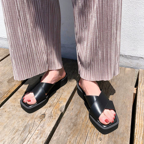 ラストワン限定特価3,490円:【ユニセックス】厚底 プラットフォーム クロス サンダル(m10bn07)ブラック/mamian(マミアン)