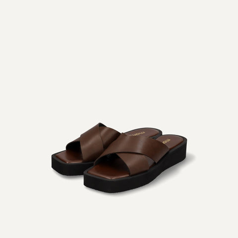 限定特価3,490円:【ユニセックス】厚底 プラットフォーム クロス サンダル(m10bn07)ダークブラウン/mamian(マミアン)