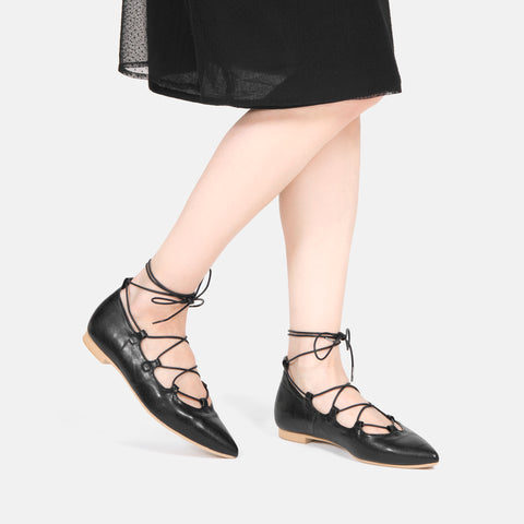 50%OFF：レースアップ ポインテッドトゥ フラットシューズ（130-16ss2）ブラック
