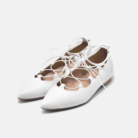 50%OFF：レースアップ ポインテッドトゥ フラットシューズ（130-16ss2）ホワイトスムース