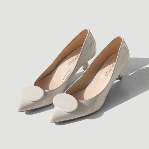 予約：2026SS：オーバルパーツ付き パンプス（m45022）ニュアンスグレーE/mamian（マミアン）